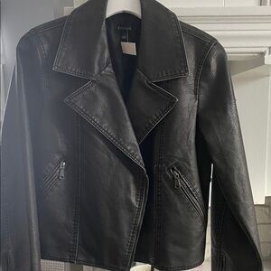 Evereve Women's Classic Black Leather Jacket